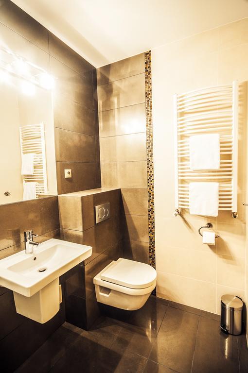 Hotel Figa Plewiska Екстериор снимка