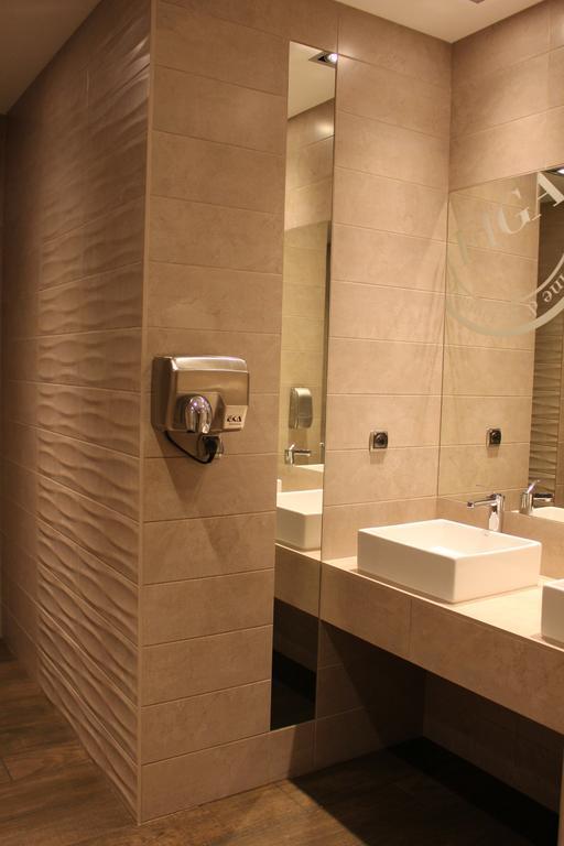 Hotel Figa Plewiska Екстериор снимка