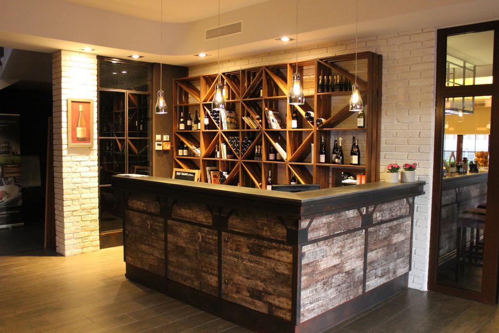 Hotel Figa Plewiska Екстериор снимка