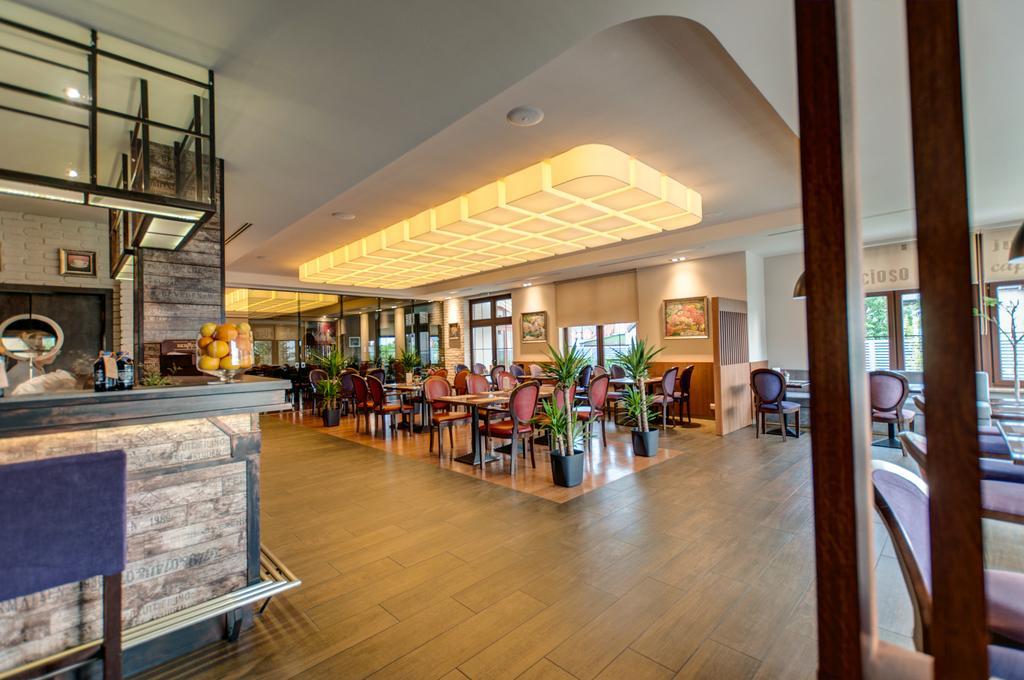 Hotel Figa Plewiska Екстериор снимка